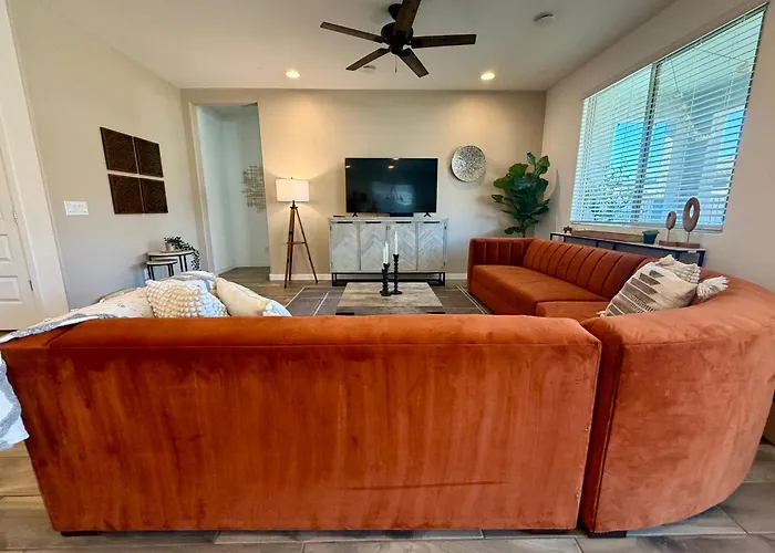 Private Pool! Avondale - Modern Mtn View Oasis Holiday home Cashion