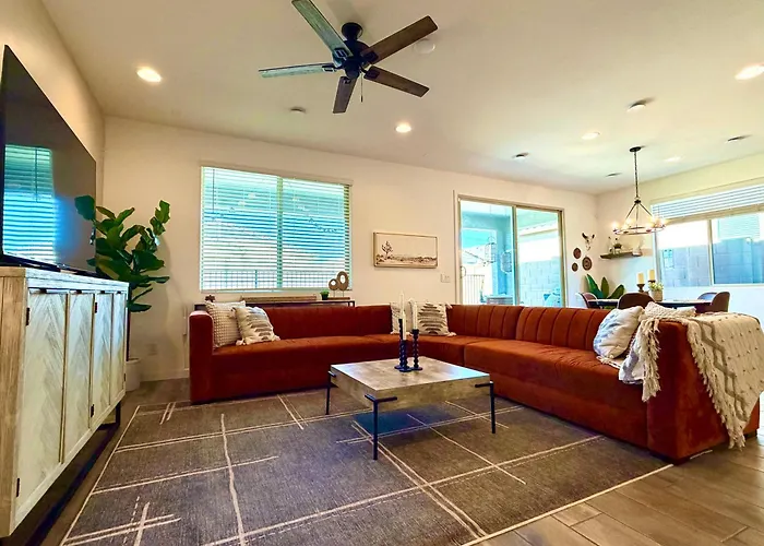Private Pool! Avondale - Modern Mtn View Oasis Cashion