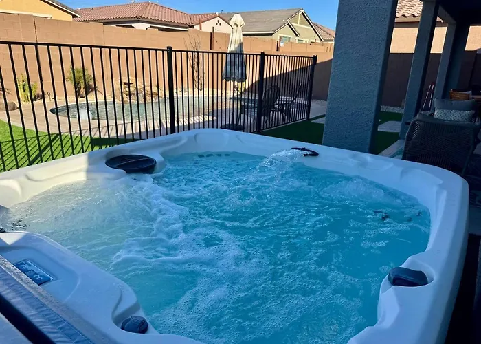 Private Pool! Avondale - Modern Mtn View Oasis Holiday home Cashion
