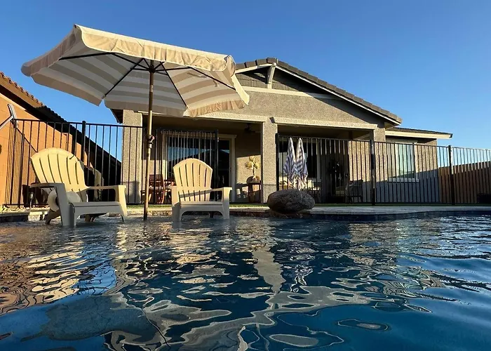 Private Pool! Avondale - Modern Mtn View Oasis Holiday home Cashion
