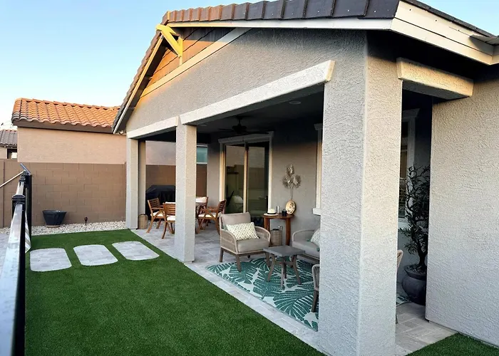 Private Pool! Avondale - Modern Mtn View Oasis Holiday home Cashion
